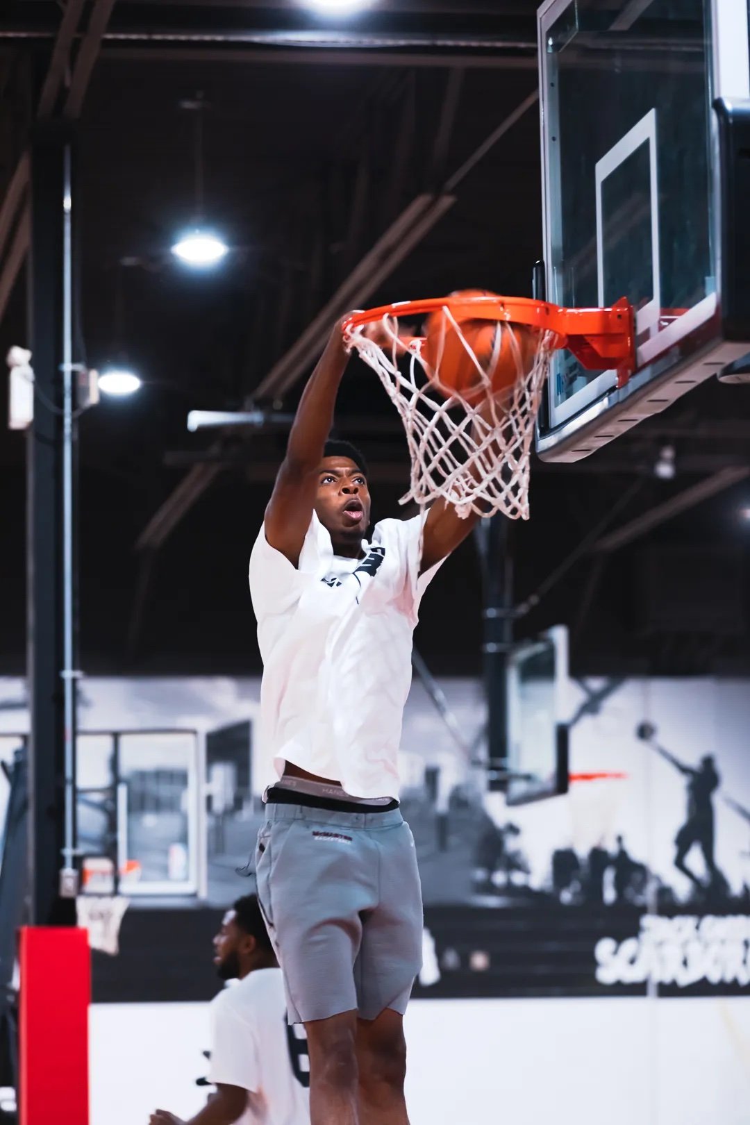 pro basketball player dunking at the Northway Pro-am